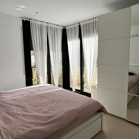 Lovely Beachside Triplex Casa vacanze Badalona